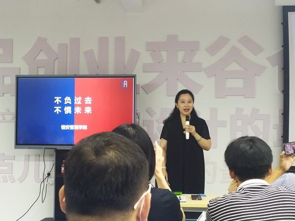 刘莹.jpg